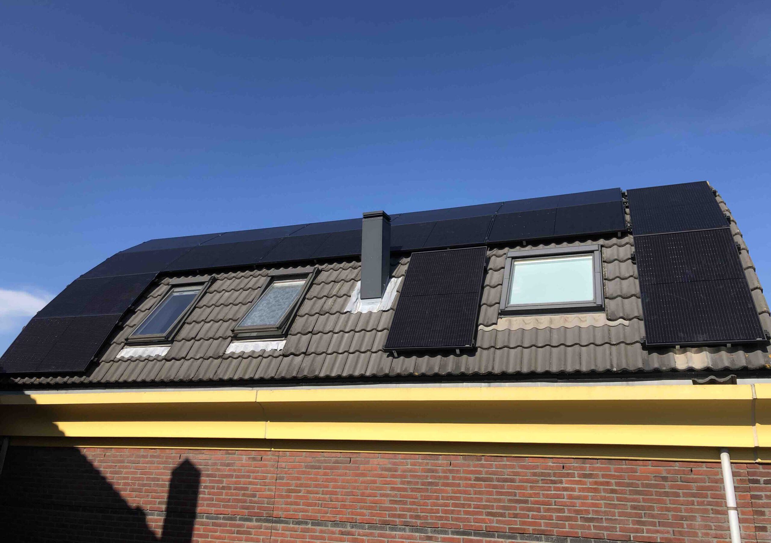 zonnepanelen installatie longi solar 350 wp in Houten